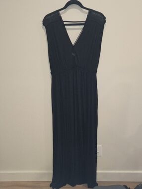 Heartloom Black V-Neck Maxi Dress